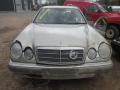 Kuva 1: Mercedes-Benz E 300D sedan -96 1996