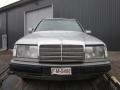 Kuva 1: Mercedes-Benz 124 300TE-4Matic farm. -90 1990