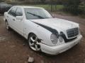 Kuva 1: Mercedes-Benz E 220d -96 1996