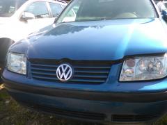 Volkswagen Bora 2,0 -02 sininen