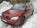 Kuva 1: Opel Astra G 1.6 -01 farmari sininen ja punainen 2001