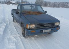 Toyota Hilux 2.4D LN56 -87