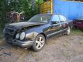 Kuva 1: Mercedes-Benz E 300DT  sedan -98 1998