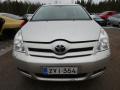 Kuva 1: Toyota Corolla Verso 2.2 D-4D Tila-auto 2006