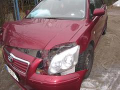Toyota Avensis 1,8 -04 punaine, sedan