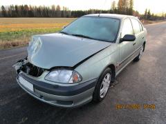 Toyota Avensis 1.6 VVT-i sedan -01