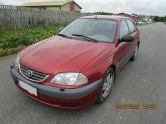Toyota Avensis 1.8 VVT-i sedan -01