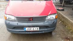 Toyota Hiace 2,5 TD -05 punainen, paha lippa