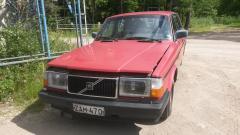 Volvo 240 2.0 -87 punainen sedan