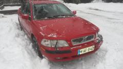 Volvo S40 1.8 -03sedan punainen