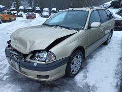 Toyota Avensis farmari KULTAINEN