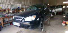Kia Cerato 1.6 -06 t-5-ov HB musta