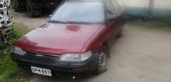 Toyota Corolla 1,3 i-88 sedan viininpunainen