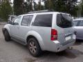 Kuva 1: Nissan Pathfinder R51 5D SUV 2.5dCi A/T 4X4 7-H. 2009