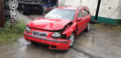 Volvo V70 II -03 2.4Di automaatti punainen