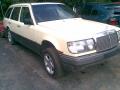 Kuva 1: Mercedes-Benz 124 300TE  farm.-90  1990