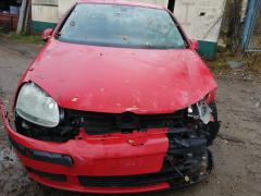 Volkswagen Golf V 1,6 -06 5-ov. HB punainen