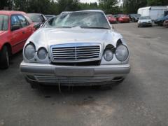 Mercedes-Benz E230 sedan-96