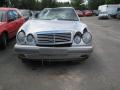 Kuva 1: Mercedes-Benz  E230 sedan-96 1997