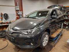 Toyota Auris 13->>