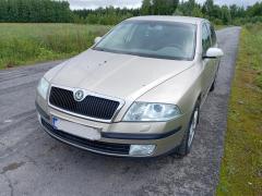 Skoda Octavia 2.0FSI sedan-05