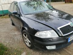 Skoda Octavia 1,9 tdi musta 5-ov hb -08