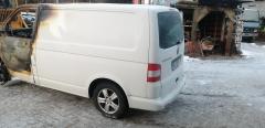 VWTransporter T 5 2.0 -11 valkoinen palovaurio