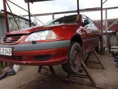 Toyota Avensis -00 1.6VVti sedan punainen