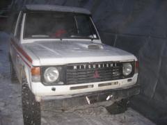 Mitsubishi Pajero 2,5 TD IC lyhyt -90