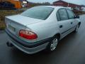 Kuva 2: Toyota Avensis 1.6 VVti sed. -01 2001