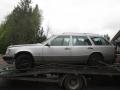 Kuva 2: Mercedes-Benz 124 300TE-4Matic farm. -90 1990