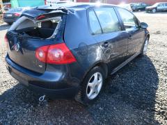 Volkswagen Golf V 1.6i 8V 5/HB