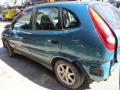 Kuva 2: Nissan Almera Tino 1.8i 2003