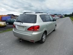 Toyota Avensis Verso 2.0 D4D -01
