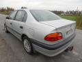 Kuva 2: Toyota Avensis 1.8 sed. -00 2000