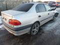 Kuva 2: Toyota Avensis 2.0 TD -00 2000