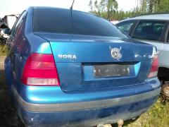 Volkswagen Bora 2,0 -02 sininen
