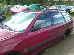 Toyota Avensis 1.8 12/-00 farmari punainen