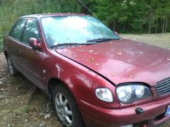 Toyota Corolla 1.4 -01 sedan punainen