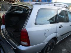 Ford Focus 1,4 farmari -01