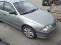 Kuva 2: Toyota Avensis 1.6 4D -00 sedan britti 2000