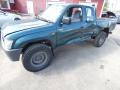 Kuva 2: Toyota Hilux 2.4 TD 4WD Avolava 1999