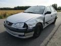 Kuva 2: Toyota Avensis 1.6 VVT-i sed. -01  2001