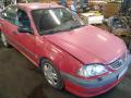 Kuva 2: Toyota Avensis 1.6i Liftback -01 2001