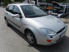 Ford Focus I Pre-Facelift 5D HB 1.6i MT5