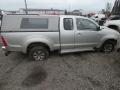 Kuva 2: Toyota Hilux 2.5D-4D 2ovinen Lava-auto 2011