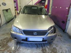 Lexus IS200 2.0 -05