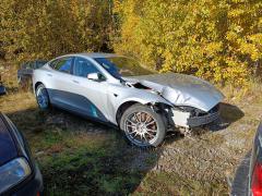 Tesla Model S 85D