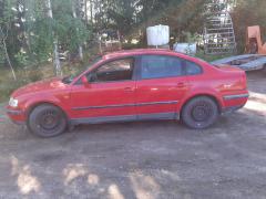 Volkswagen Passat 1,8 sedan -98