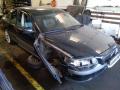 Kuva 2: Volvo S60 T5 4D sedan -01 2001